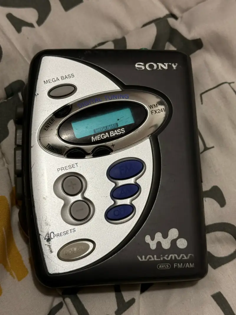 Walkman Sony con Mega Bass y Sintonización Digital - 1