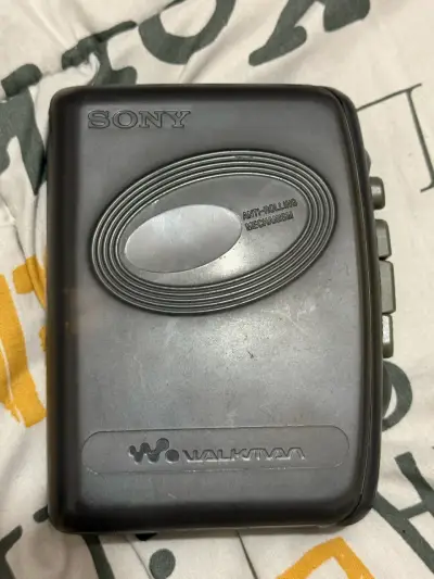 Walkman Sony con Mega Bass y Sintonización Digital - miniatura 2