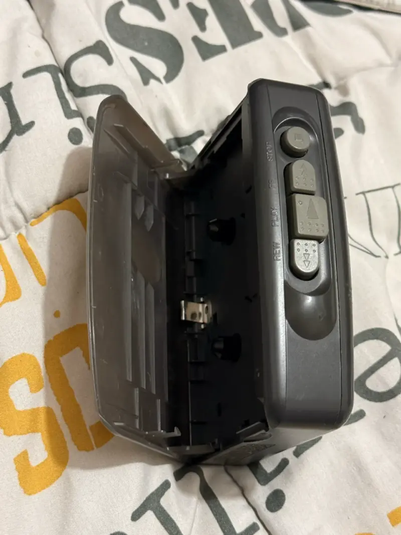 Walkman Sony con Mega Bass y Sintonización Digital - 3