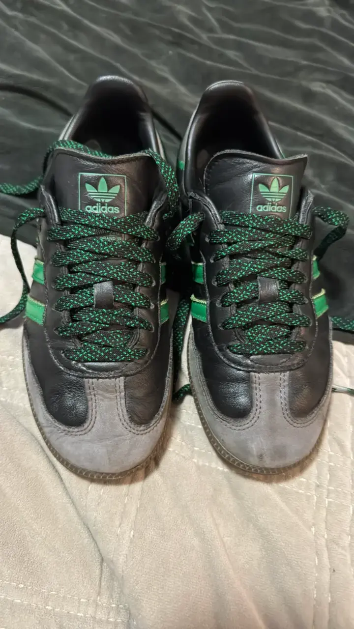 Zapatillas Adidas Samba negras y verdes - 1