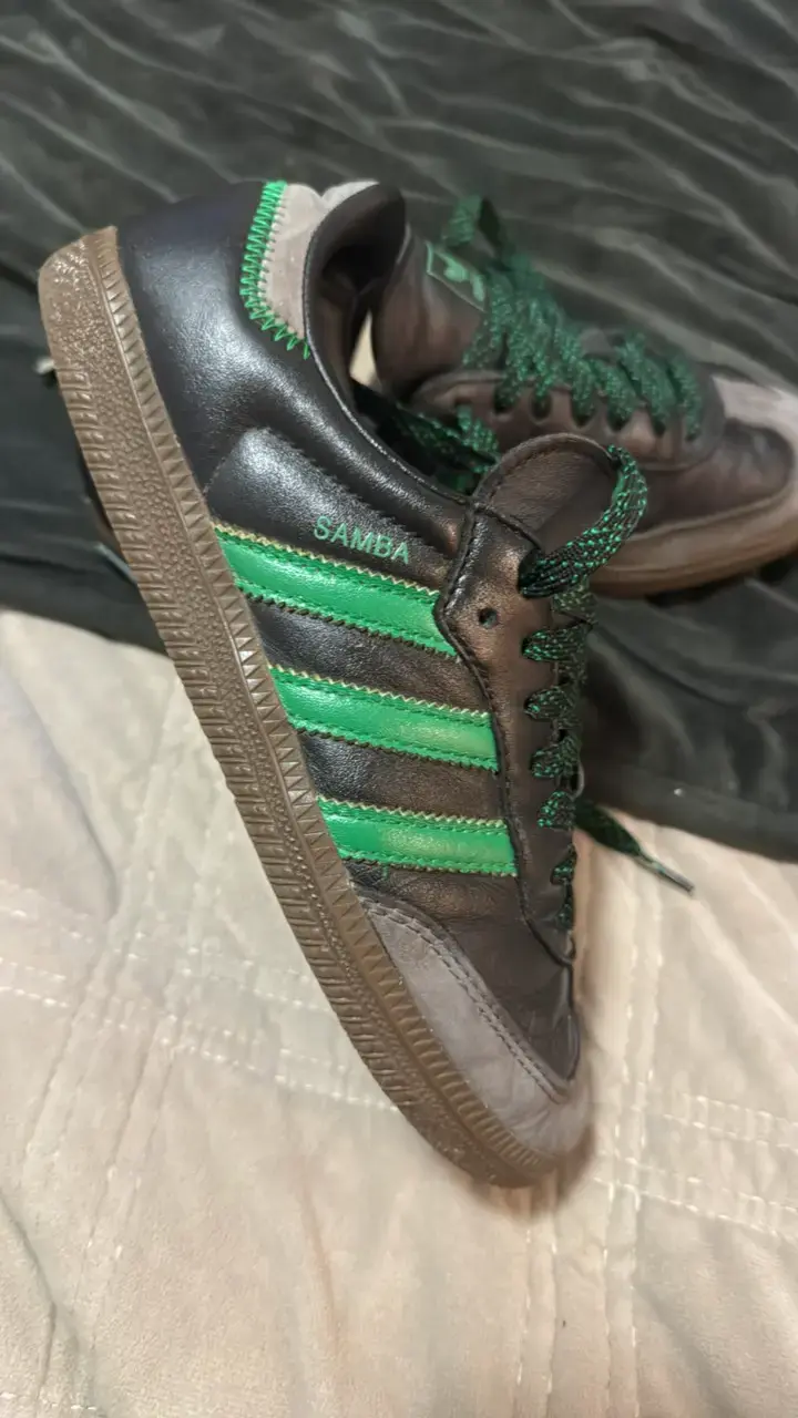 Zapatillas Adidas Samba negras y verdes - 2