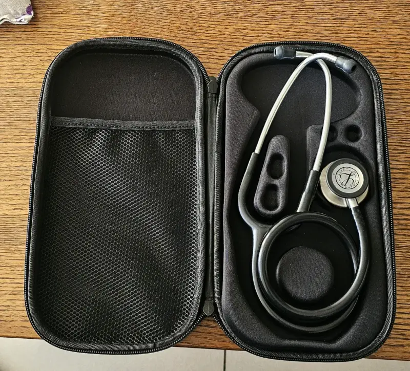 Estetoscopio profesional con estuche rígido - 1