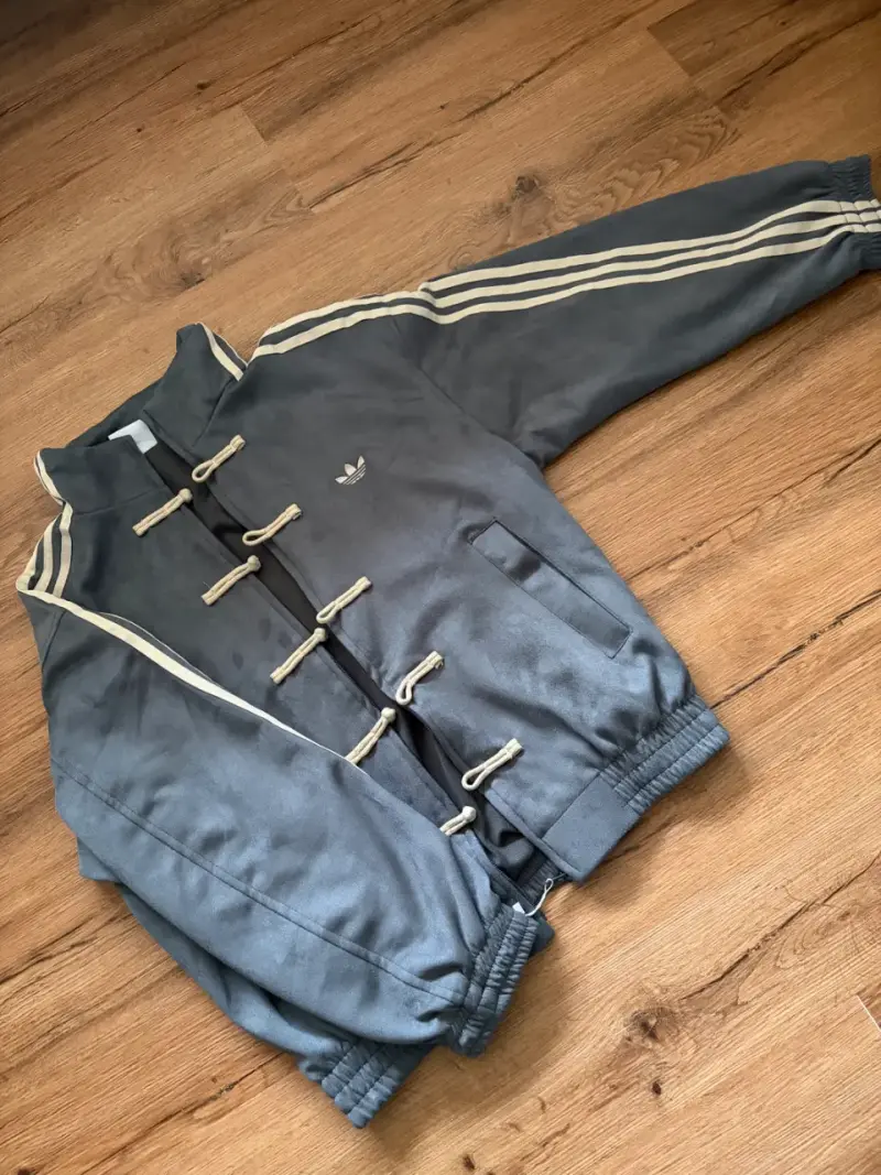 Chaqueta deportiva Adidas gris (año chino) - 1