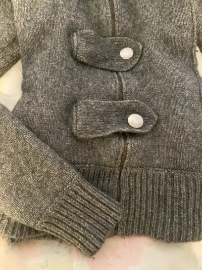 Chaqueta de lana gris Banana Republic con botones decorativos - miniatura 2