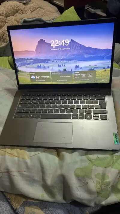 Laptop Lenovo IdeaPad 3 14ITL6 en buen estado - miniatura 2