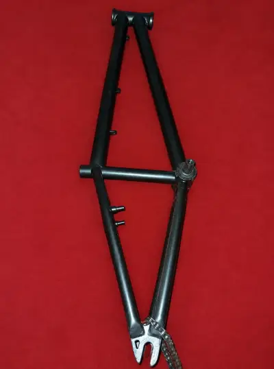 Cuadro de bicicleta BMX en buen estado - miniatura 1