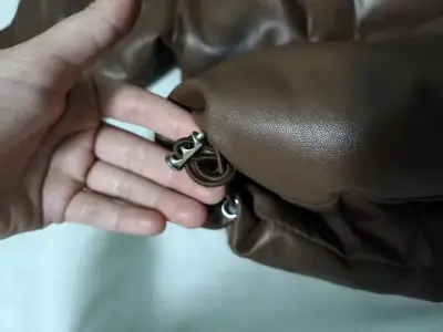 Puffa eco cuero café - miniatura 3