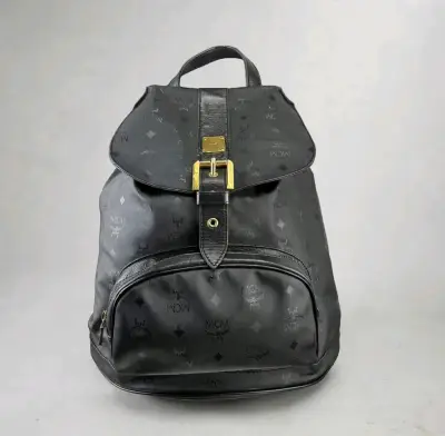 Mochila MCM negra con detalles dorados - miniatura 1