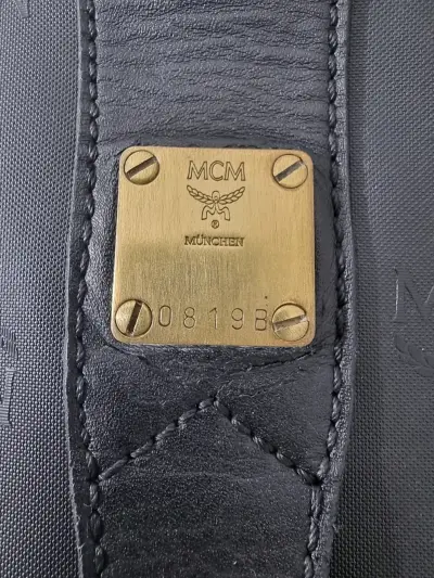 Mochila MCM negra con detalles dorados - miniatura 5