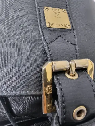 Mochila MCM negra con detalles dorados - miniatura 6