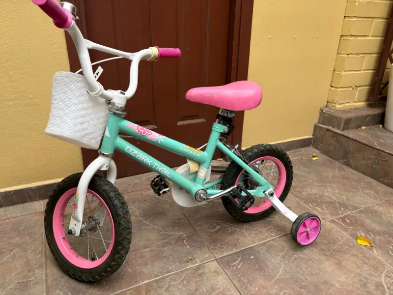 Bicicleta infantil Ozark Trail con rueditas y canasto - 1