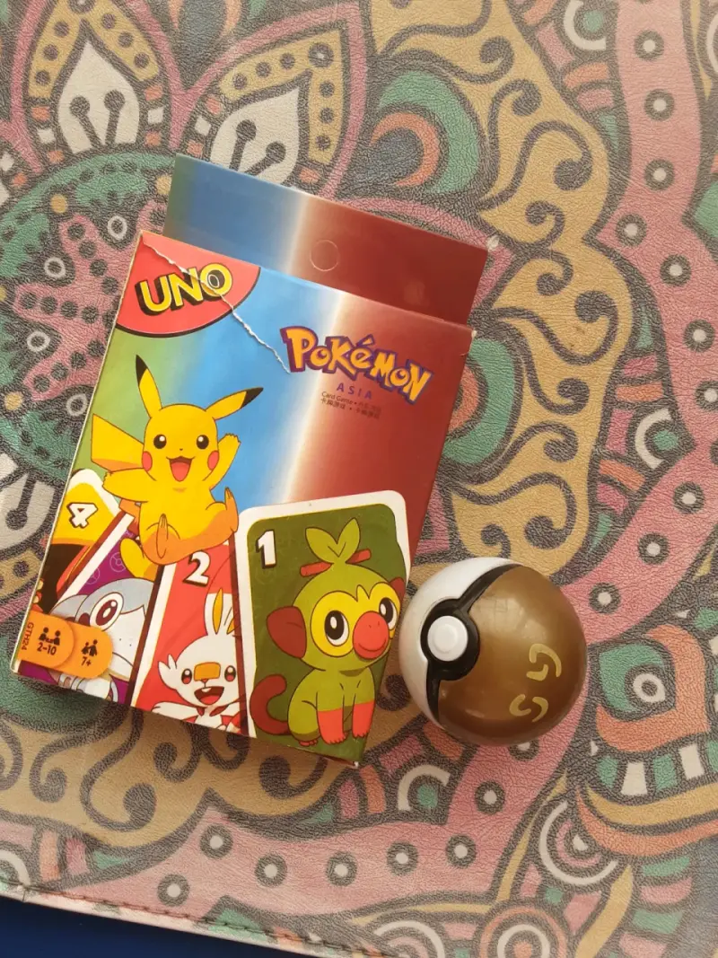 Juego de cartas UNO Pokémon + mini pokebola - 1