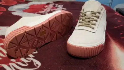 Zapatillas CAT blancas con suela rosada - miniatura 5