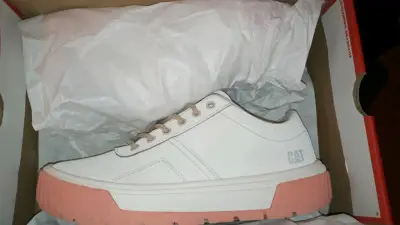 Zapatillas CAT blancas con suela rosada - miniatura 6