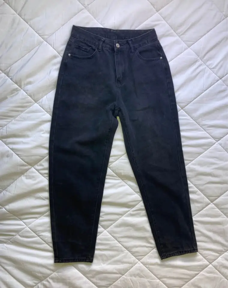 Jeans negros de tiro alto para mujer