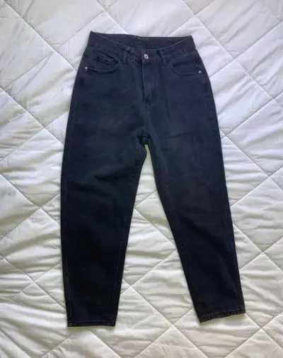 Jeans negros de tiro alto para mujer - miniatura 1