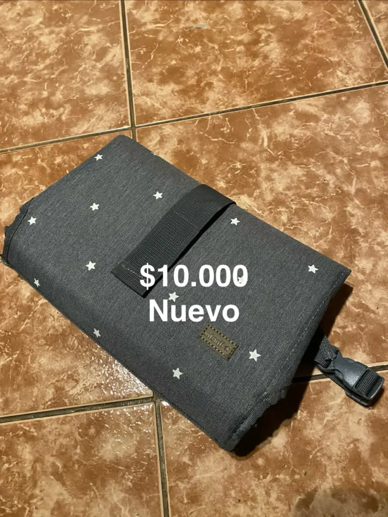 Cambiador portátil gris con estrellas para bebé - 1