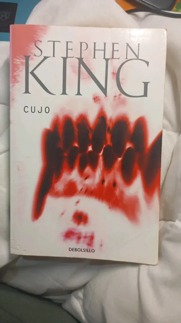 Libro 'Cujo' de Stephen King en buen estado - 1