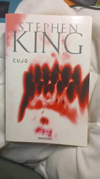 Libro 'Cujo' de Stephen King en buen estado - miniatura 1