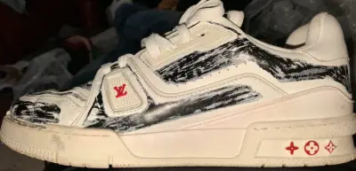 Zapatillas deportivas Louis Vuitton blancas y negras - miniatura 2