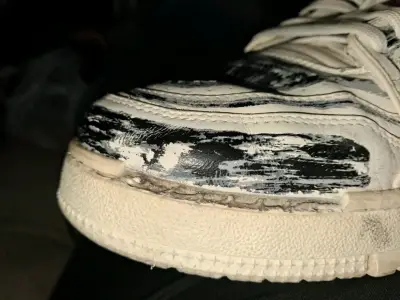 Zapatillas deportivas Louis Vuitton blancas y negras - miniatura 3