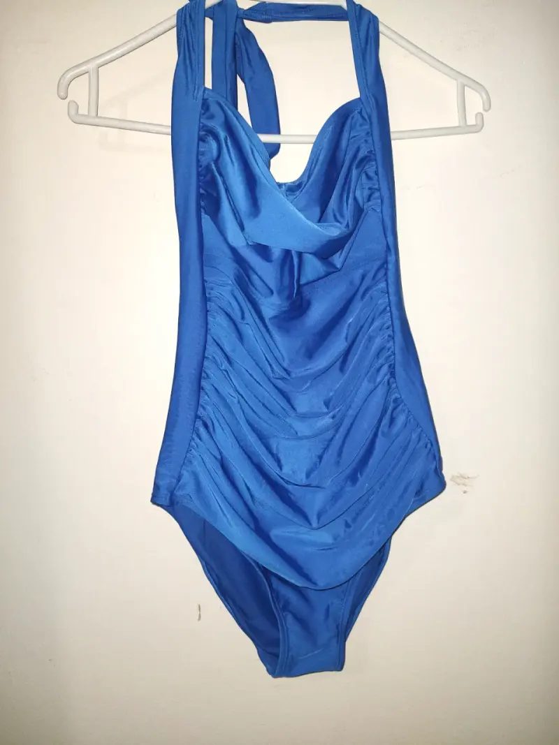 Traje de baño azul para mujer con diseño elegante - 1