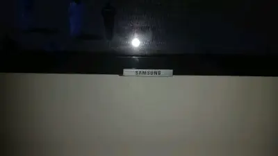 Televisor Samsung 4k de 50 pulgadas Smart TV - miniatura 2