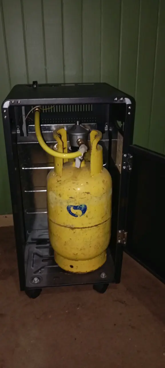 Estufa a gas Ursus Trotter con cilindro incluido - 3