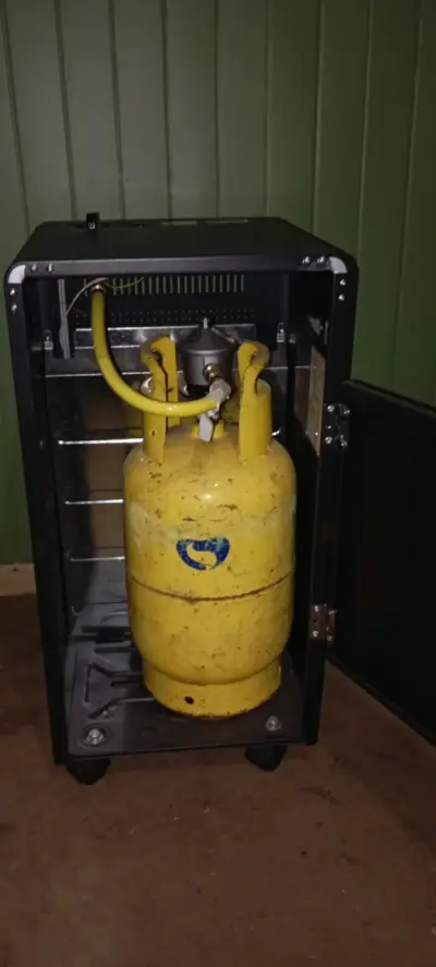 Estufa a gas Ursus Trotter con cilindro incluido - miniatura 3