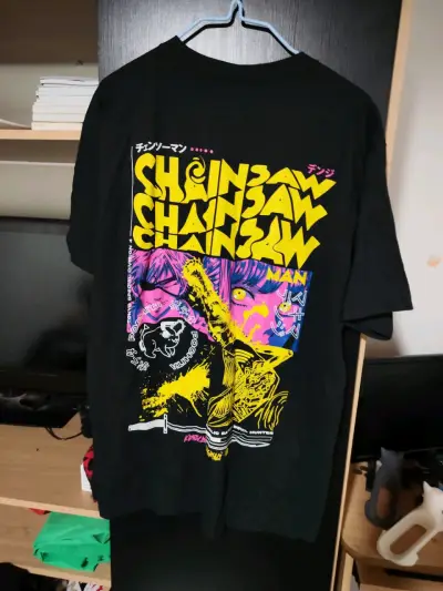 Polera negra Chainsaw Man Kanii con diseño gráfico - miniatura 2