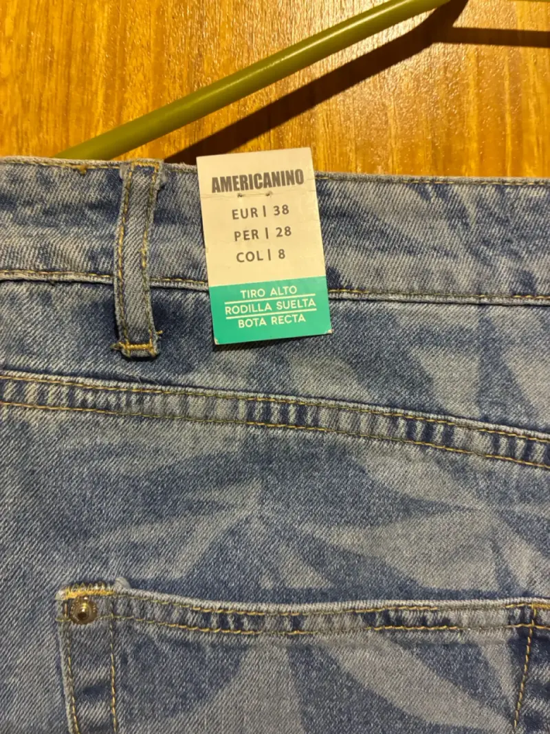 Jeans Americano tiro alto diseño geométrico - 3