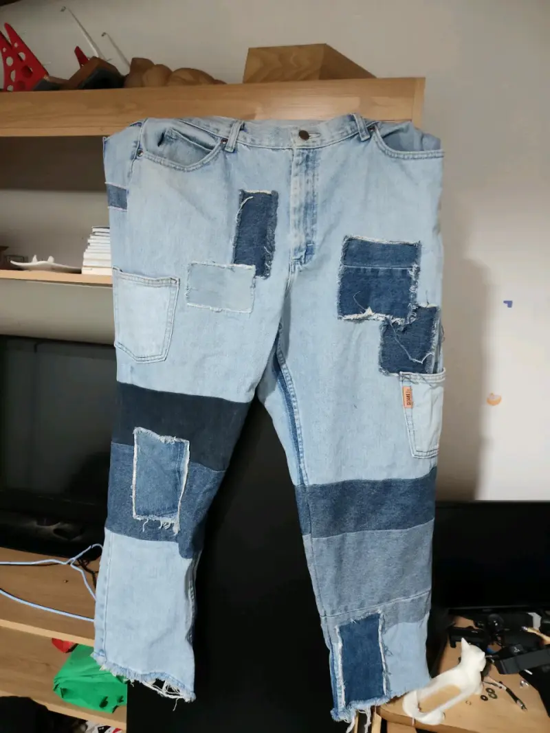 Jeans de mezclilla con parches estilo vintage - 1