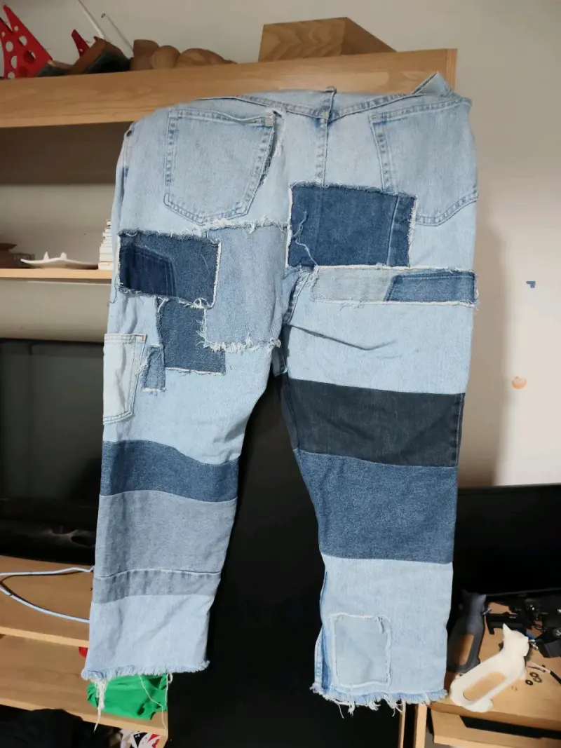 Jeans de mezclilla con parches estilo vintage - 2