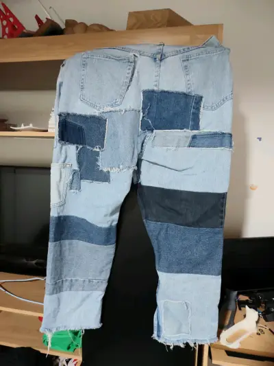 Jeans de mezclilla con parches estilo vintage - miniatura 2