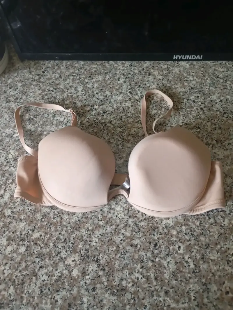 Sostén beige con copas acolchadas - 1