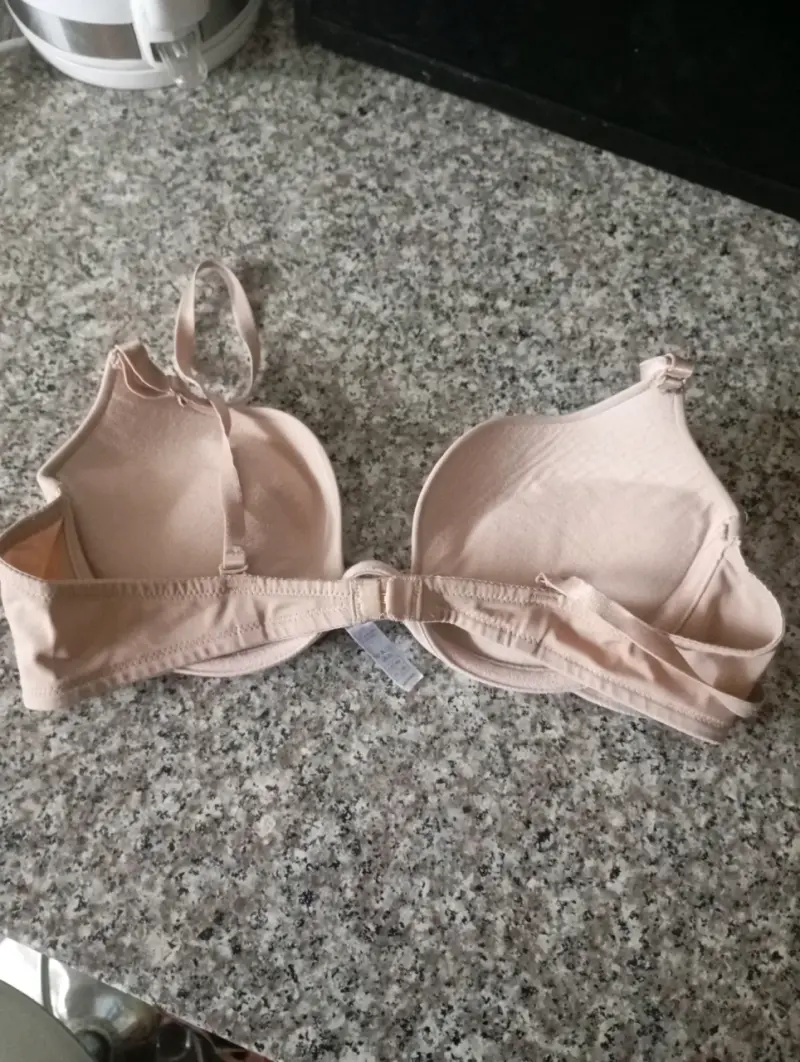 Sostén beige con copas acolchadas - 2