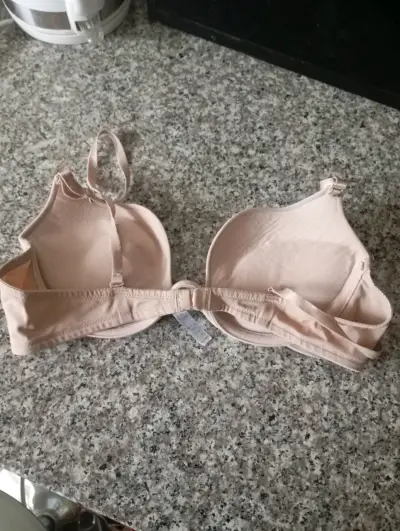Sostén beige con copas acolchadas - miniatura 2