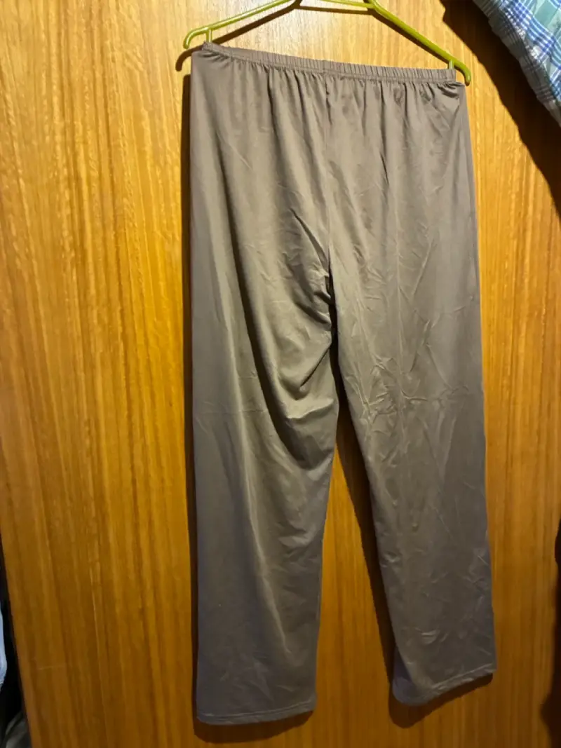 Conjunto de pijama gris con corazones - 4