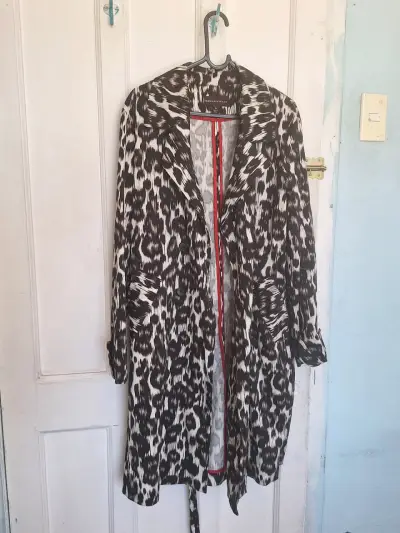 Abrigo estampado animal print para mujer - miniatura 1