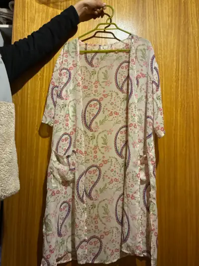 Kimono floral con diseño paisley - miniatura 1