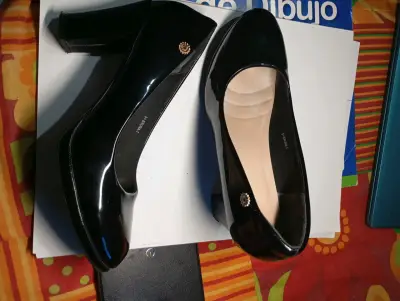 Zapatos de tacón negros elegantes para mujer - miniatura 3