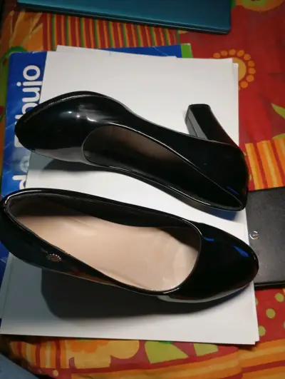 Zapatos de tacón negros elegantes para mujer - miniatura 4