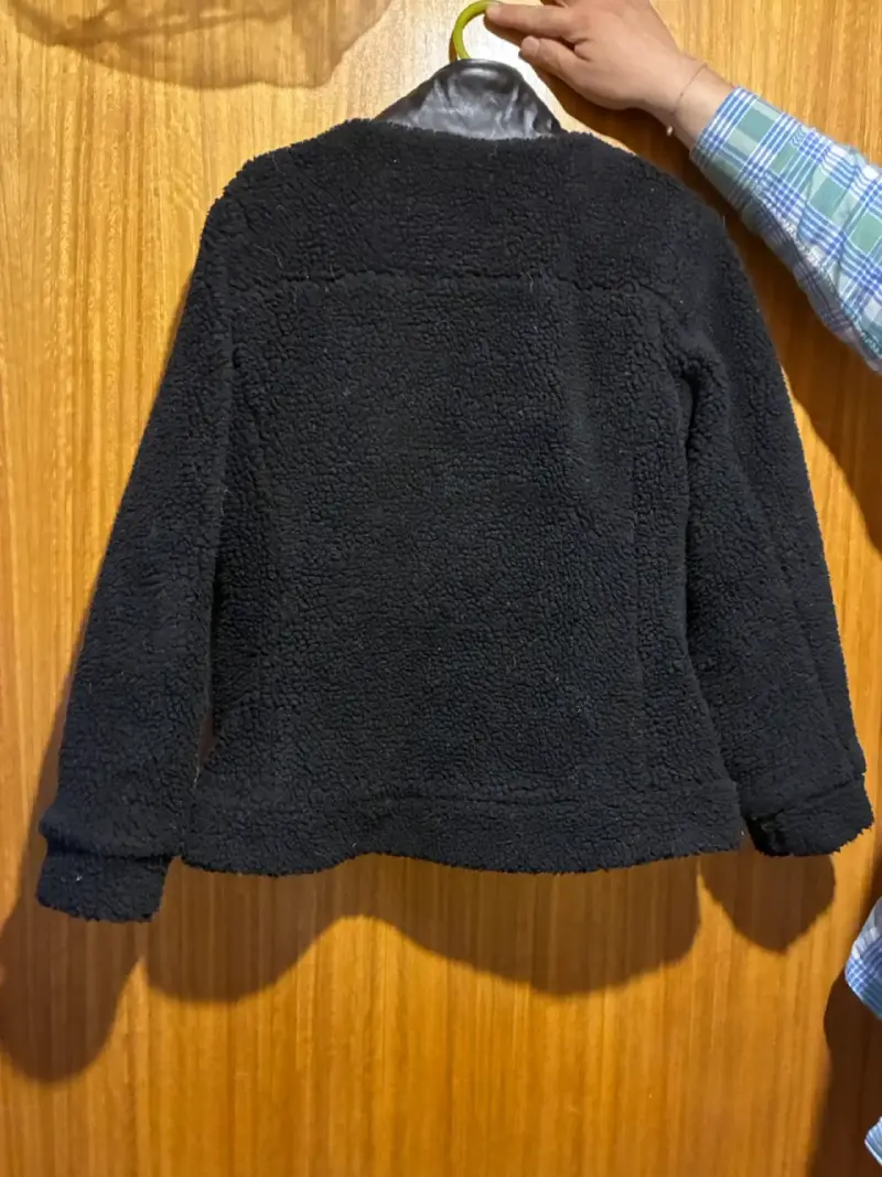 Chaqueta de lana negra con detalles de cuero - 2