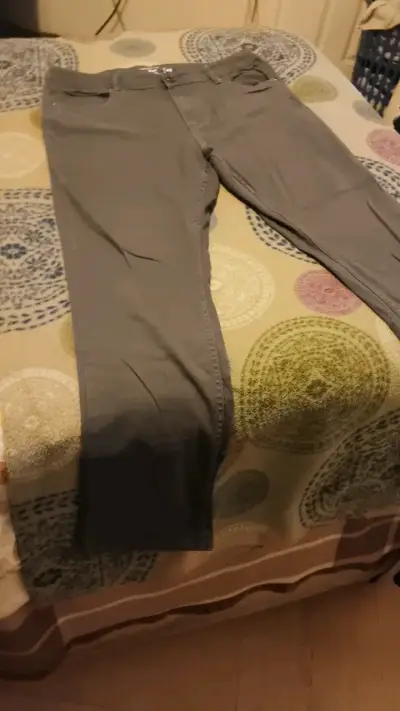 Pantalones grises para hombre en buen estado - miniatura 1