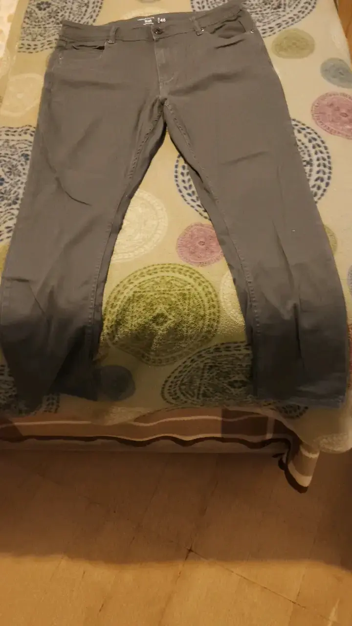 Pantalones grises para hombre en buen estado - 4