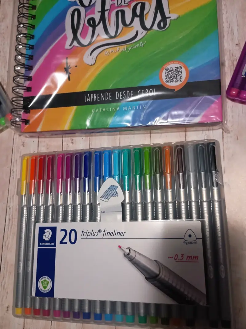 Set de Escritura Artel y Stabilo con Cuaderno de Letras - 3