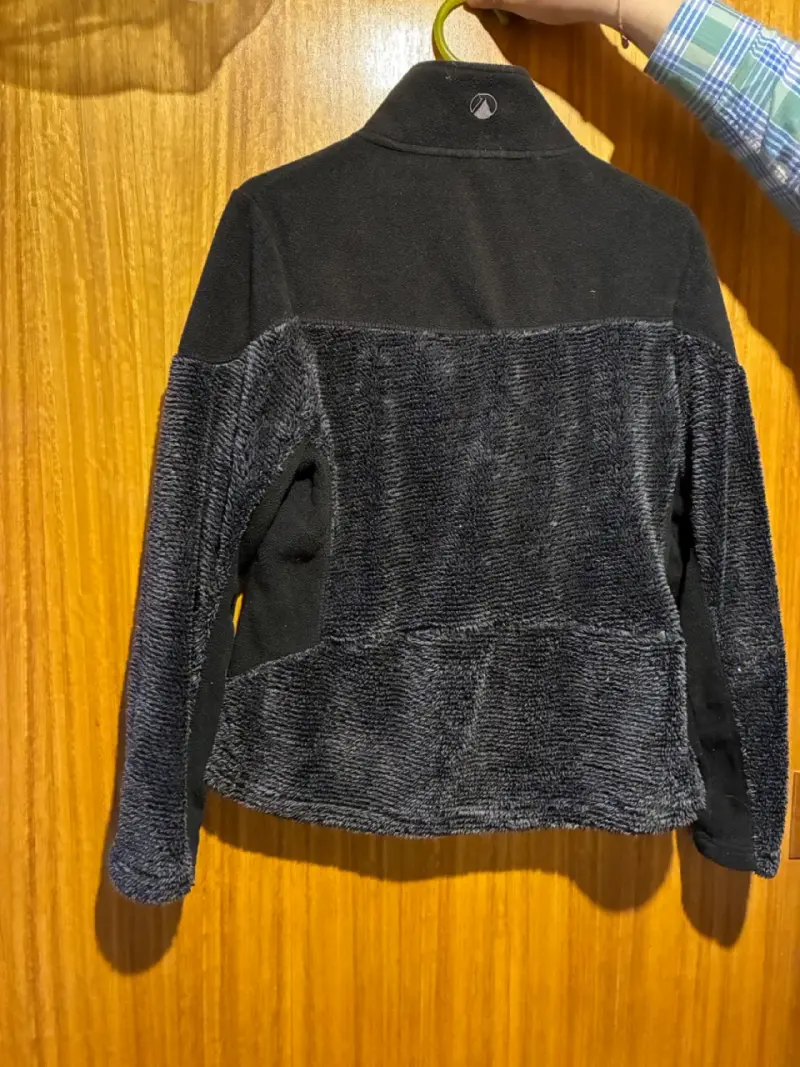 Chaqueta polar negra para mujer marca Uippi - 2