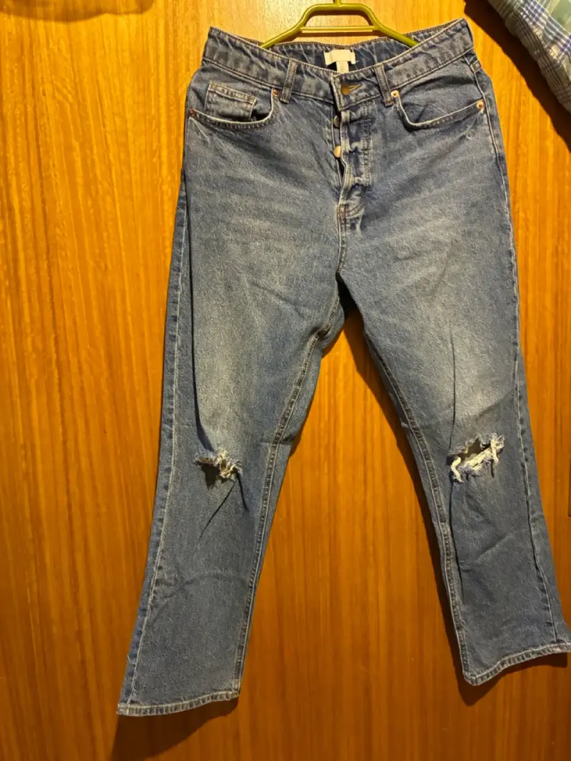 Jeans azules rotos para mujer H&M talla 40 - 1