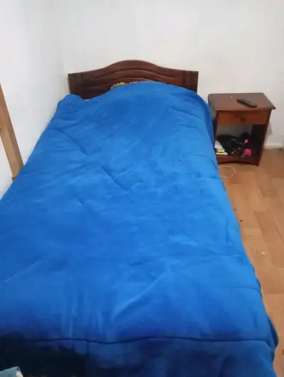 Cama individual con colchón y base roja de 2 plaza - miniatura 4