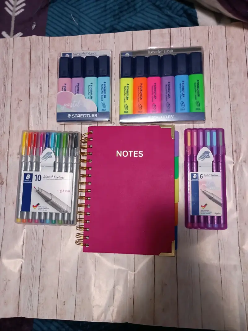Set de Papelería Staedtler con Cuaderno - 1